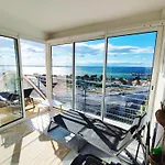 T2 Terrasse Vue Panoramique, Piscine, Parking, Wifi, 2 Tv Connectees, Netflix, Clim, Ascenseur, Barbecue *