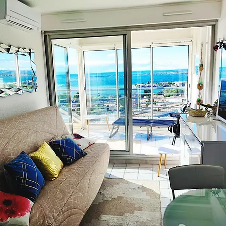 T2 Terrasse Vue Panoramique, Piscine, Parking, Wifi, 2 Tv Connectees, Netflix, Clim, Ascenseur, Barbecue *
