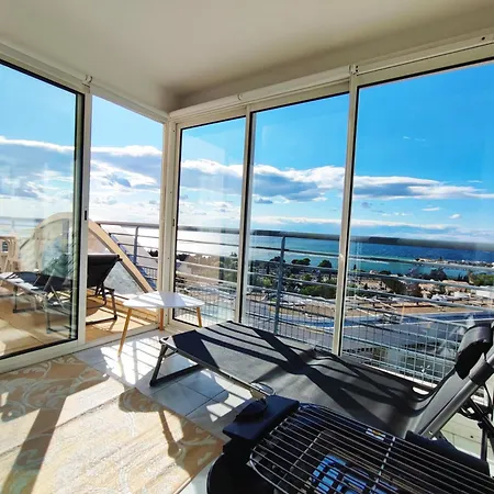 Apartment T2 Panoramic View: Pool, Parking & Smart Tv Retreat *