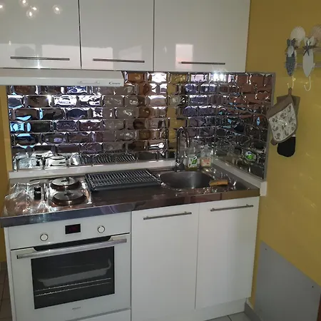 T2 Panoramic View: Pool, Parking & Smart Tv Retreat Apartment *
