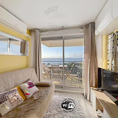 T2 Panoramic View: Pool, Parking & Smart Tv Retreat