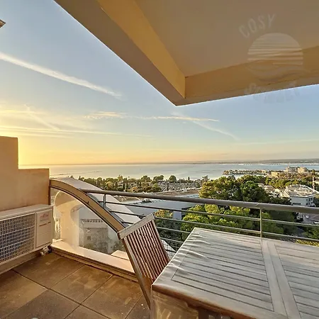 Apartment T2 Panoramic View: Pool, Parking & Smart Tv Retreat