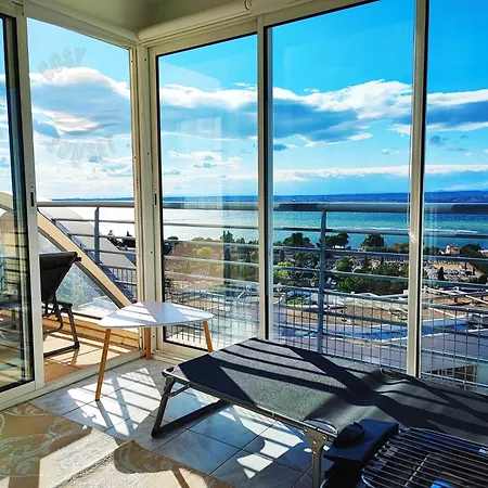Apartment T2 Panoramic View: Pool, Parking & Smart Tv Retreat