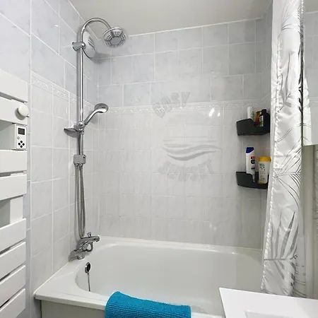 T2 Panoramic View: Pool, Parking & Smart Tv Retreat Apartment Sete