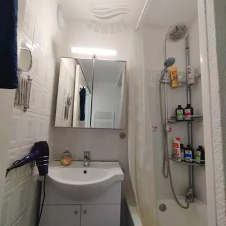 T2 Panoramic View: Pool, Parking & Smart Tv Retreat