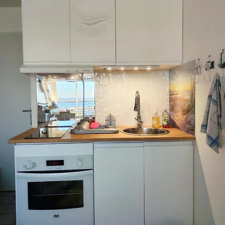 T2 Panoramic View: Pool, Parking & Smart Tv Retreat Apartment