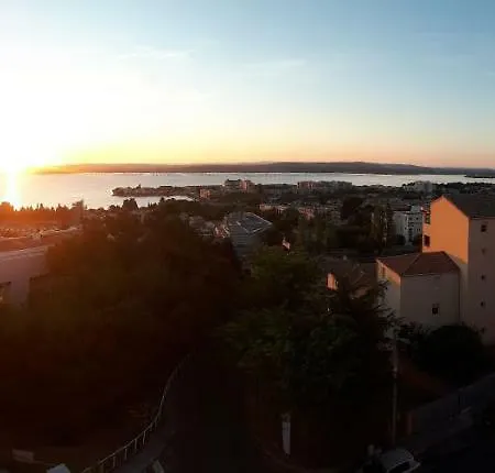 T2 Terrasse Vue Panoramique, Piscine, Parking, Wifi, 2 Tv Connectees, Netflix, Clim, Ascenseur, Barbecue Apartmán