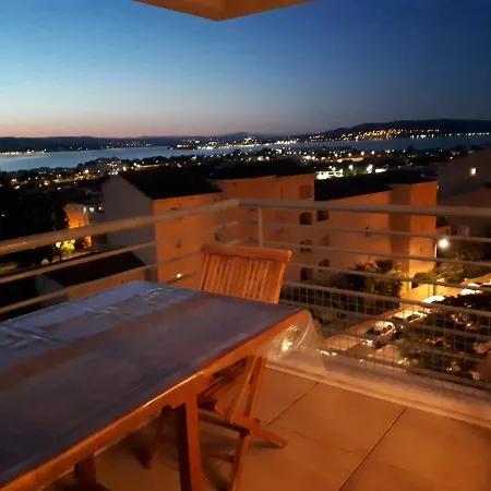 T2 Panoramic View: Pool, Parking & Smart Tv Retreat Apartment Sete